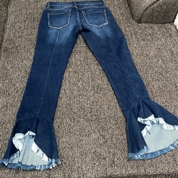 BLANKNYC FITTED FLARED RAW HEM JEANS. NEW WITH TAGS Size 26. - Picture 10 of 16